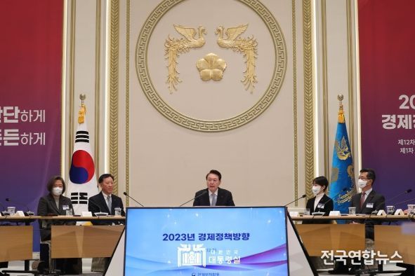 윤석열 대통령은 제12차 비상경제민생회의 겸 제1차 국민경제자문회의에 참석했다.