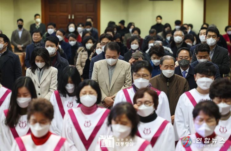 12월 25일 윤석열 대통령 부부는 성탄 예배에 참석했다.