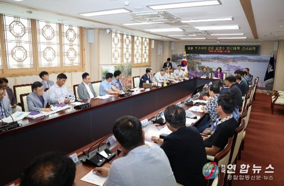 지난 28일 신안군청 영상회의실에서 후쿠시마 원전 오염수 방류에 따른 대책 긴급회의가 열렸다.