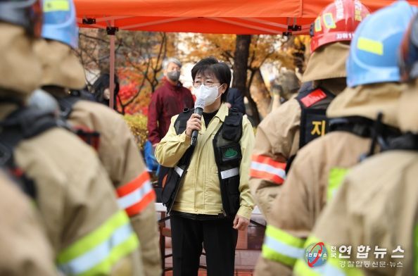 이순희 강북구청장이 지난해 진행된 안전한국훈련을 주재하고 있다