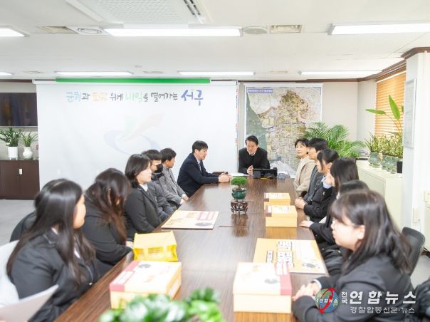 인천디자인고 창의성 가득한 동화집 전달