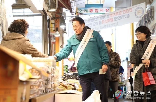 최대호 안양시장, 설 명절 맞아 관내 전통시장 5곳 방문