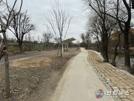 기흥구가 탄천 변인 보정동 1128-3번지 일원에 테마가 있는 보행 환경을 조성한다. 사진은 정비가 끝난 구간