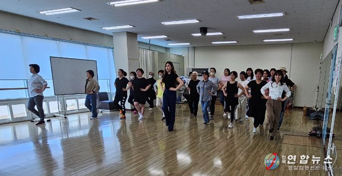시흥도시공사, ‘건강걷기 등 시니어모델워킹 무료 특강’ 행사 성료