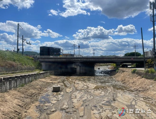 용인특례시에 있는 대덕천 준설 모습
