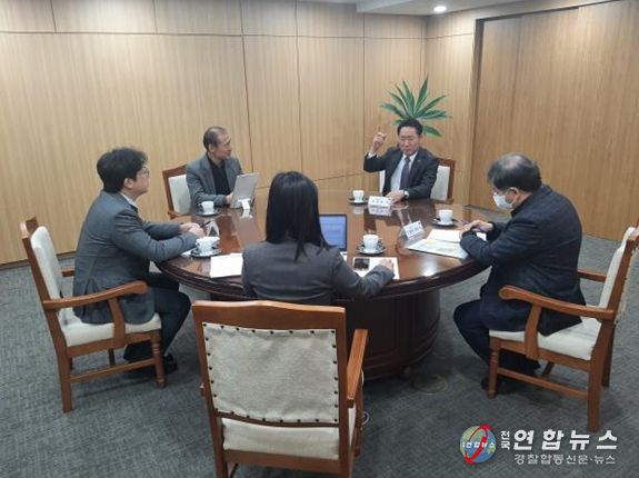 평가단과 심층인터뷰 하는 인천광역시장