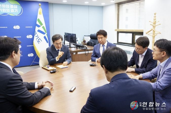 김동연 경기도지사, 민주당 이기헌, 김영환, 김성회 의원과 긴급 회동