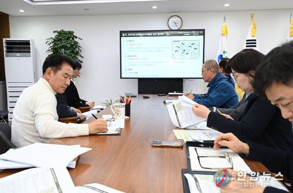 김동근 시장이 10월 29일 시장실에서 ‘제4차 복지정책 전략회의’를 진행하고 있다.