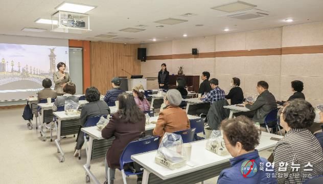 신계용 과천시장이 인사말을 하고 있다