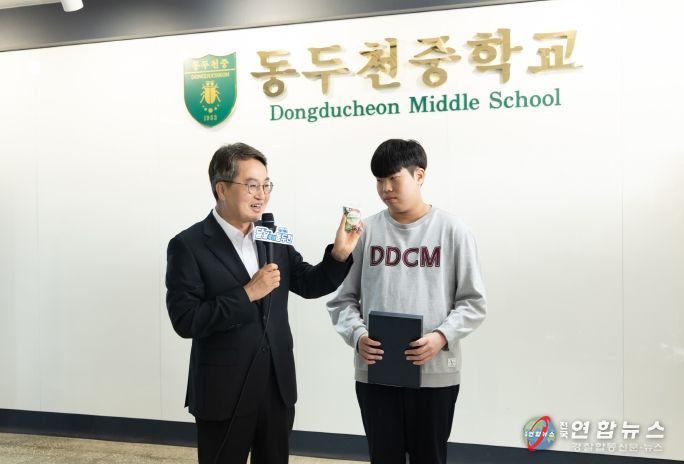 노점 할머니께 비상금 건넨 동두천중 학생, 도지사 표창 수여