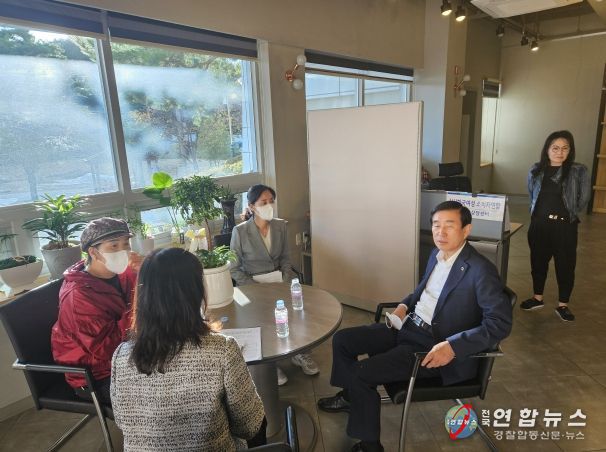 조길형 시장, 현안사업 현장 점검(여성회관 리모델링)