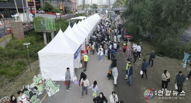 25일 신갈오거리 일원에서 열린 '2025 신갈오거리 도시재생 거리예술축제' 현장