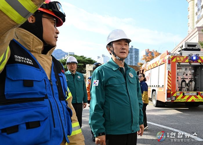김동근 시장이 10월 28일 ‘2025년 재난대응 안전한국훈련’ 현장을 살펴보고 있다.