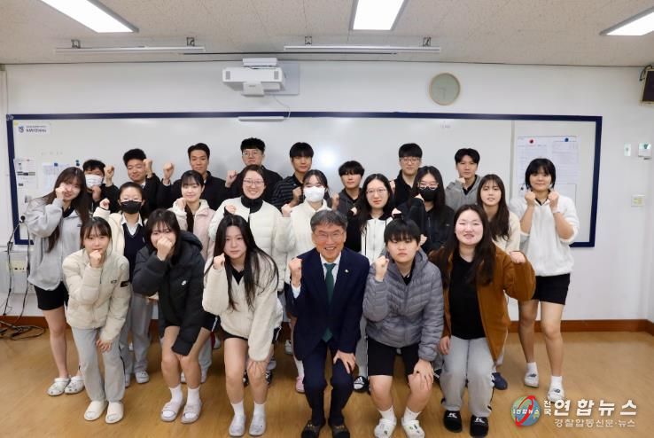 천창수 울산교육감, 수능 앞두고 고3 수험생 격려