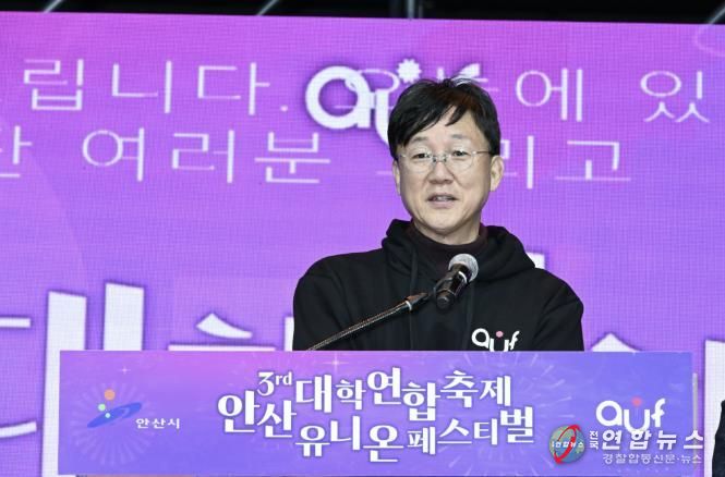 이민근 안산시장이 지난 1일 와~스타디움에서 열린 '제3회 유니온페스타' 개막식에서 인사 발언을 하고 있다.
