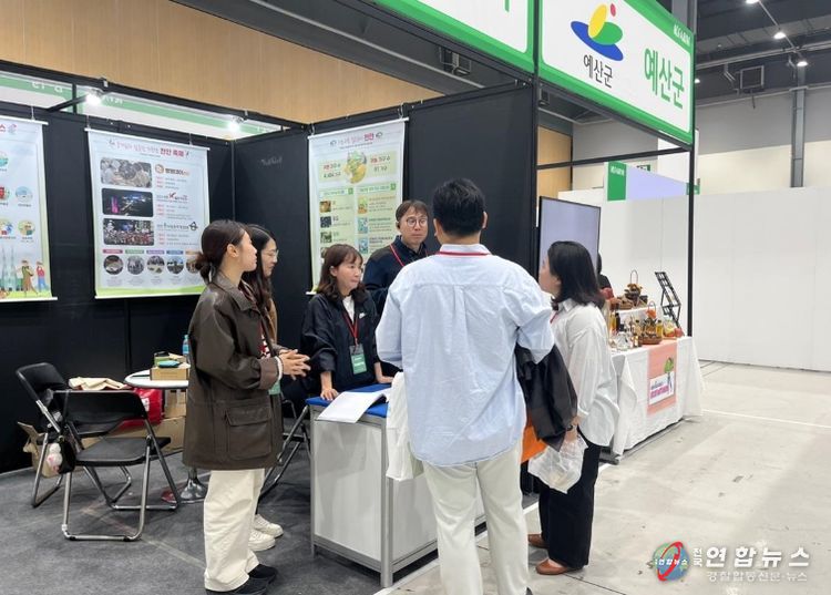 1. 천안시농업기술센터가 지난해 열린 케이팜 귀농귀촌 박람회에서 부스를 운영하고 있다.