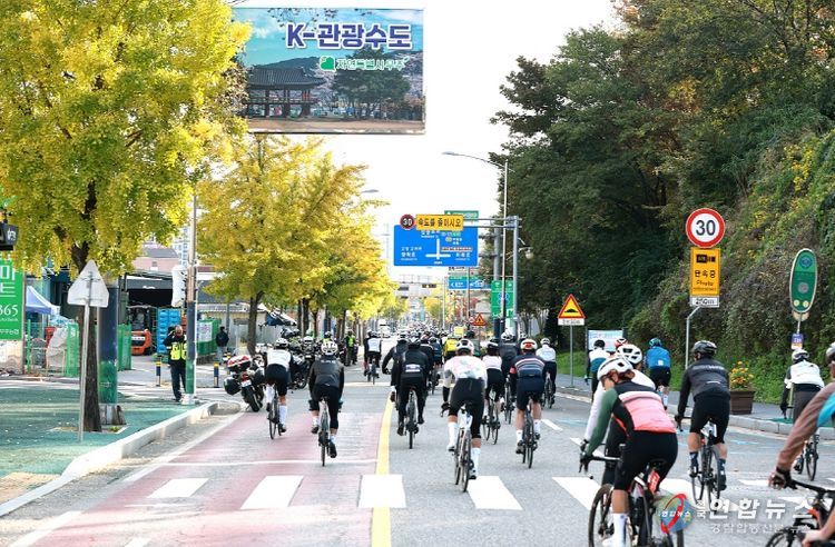 전국 자전거 동호인_익산의 가을길 달린다(제34회 문화체육관광부장관기 메디오폰도대회