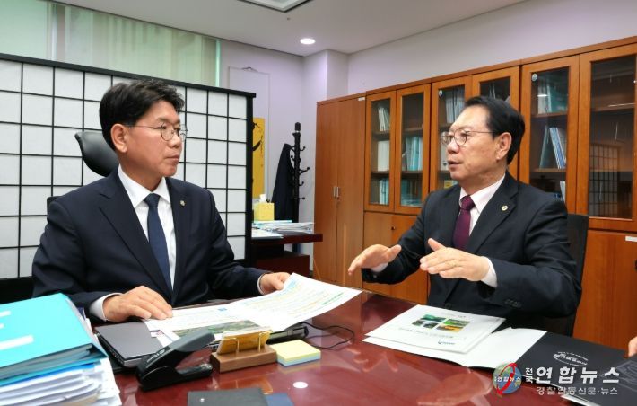 송인헌 괴산군수, 국회 방문