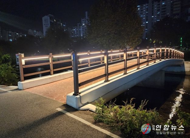 용인특례시 수지구 죽전1동은 목교 제4·6인도교에 LED 경관조명을 설치했다.