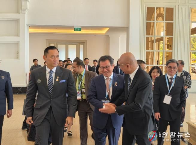 인도네시아 국제 교통 정상회의 (3)인도네시아 장관-시장님-인도네시아 ITS대표