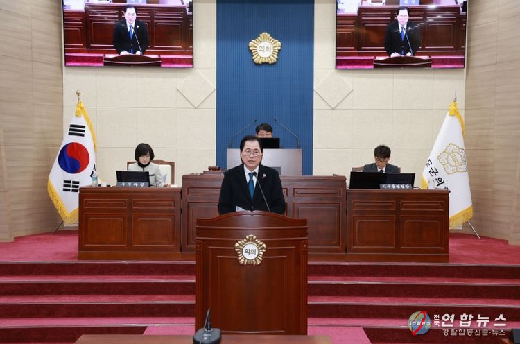 신우철 완도군수는 제333회 완도군의회 정례회에서 시정연설을 통해 내년도 군정 운영 방향을 밝혔다