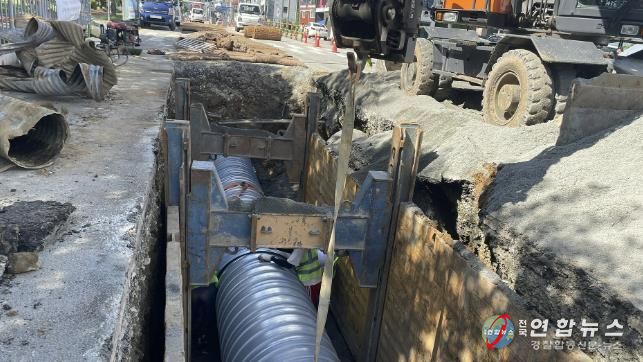 서산시가 지난 9월 하수관로를 설치하는 모습