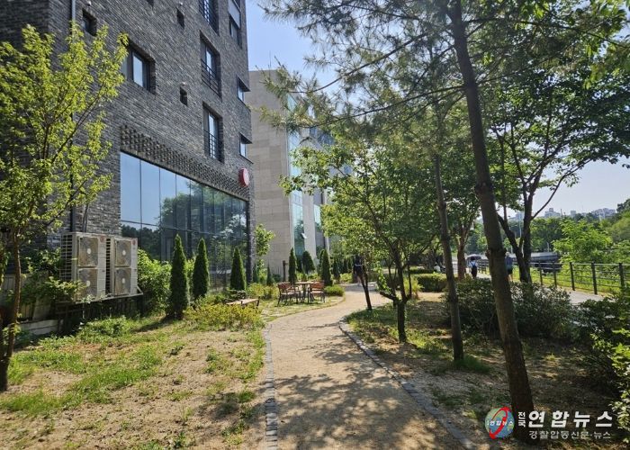 민락천변 쌈지공원 오솔길 및 쉼터