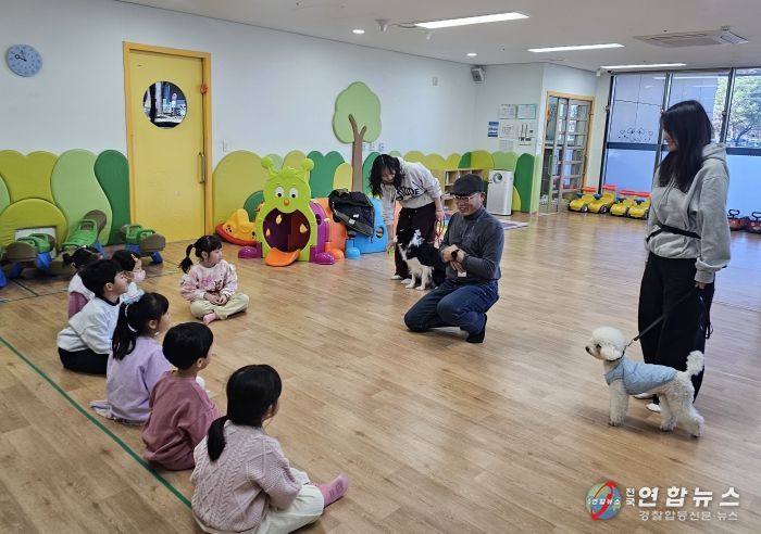 1. 천안시가 30일 연암대학교와 함께 다양한 반려동물 생명존중 시민교육 프로그램 운영하고 있다.