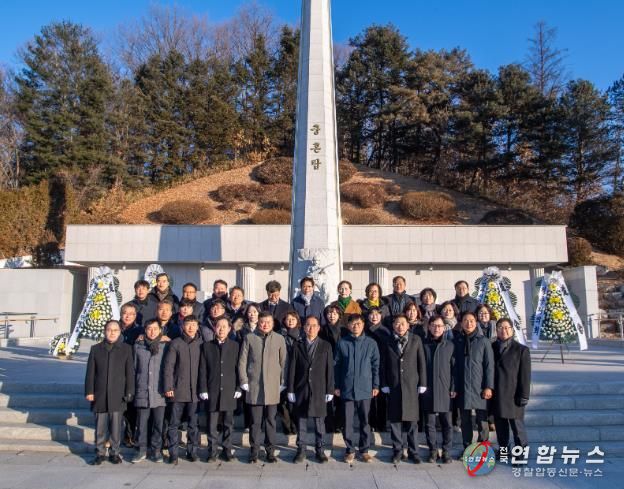 영주시 간부공무원 충혼탑 참배 단체사진