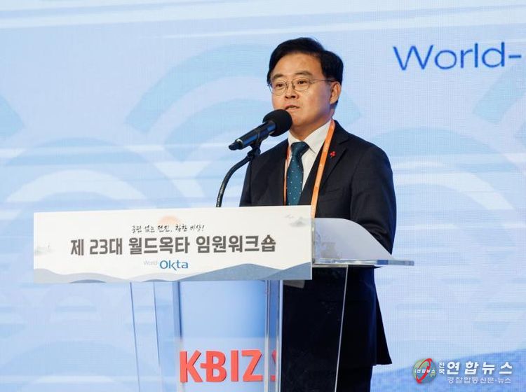 진교훈 서울 강서구청장이 중소기업중앙회에서 열린 ‘세계한인경제무역협회 워크숍’에 참석해 축사를 하고 있다.