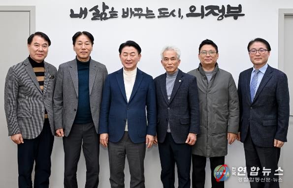 1월 29일 (사)용현산업단지 기업인협의회 신년인사회 참석자들이 기념촬영을 하고 있다.