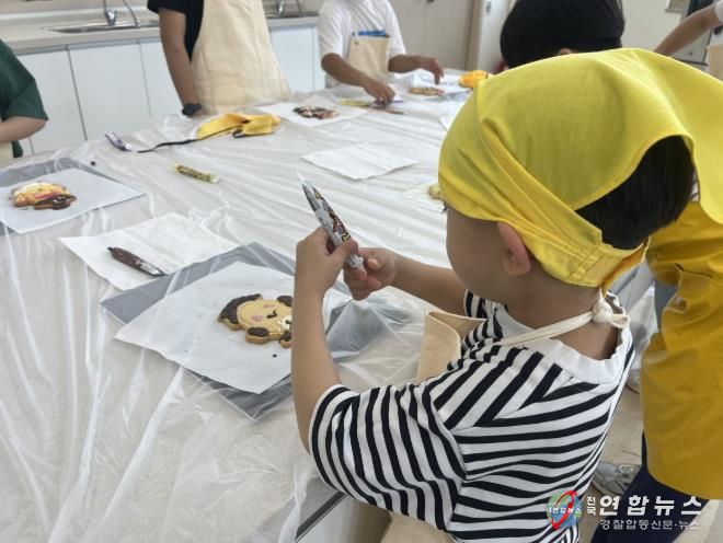 지난해 과학교실 사진(과학관 캐릭터 모양부석태 쿠키 아이싱 체험)