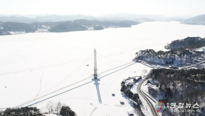 예당호 출렁다리(설경)