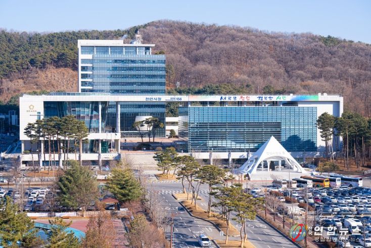 1. 천안시청 전경.