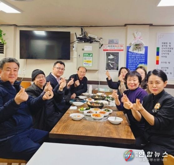 지난 24일 인생플러스센터 강당에서 '2026년 제1차 사회복지사 등의 처우개선위원회'를 진행하고 있다.