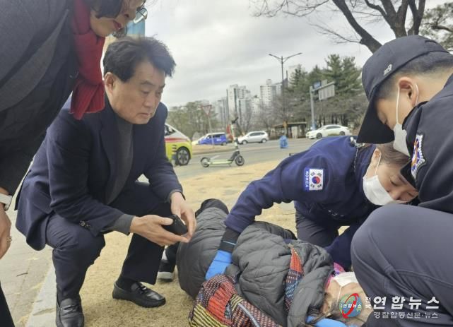 하은호 군포시장 길에 쓰러진 할머니 구조