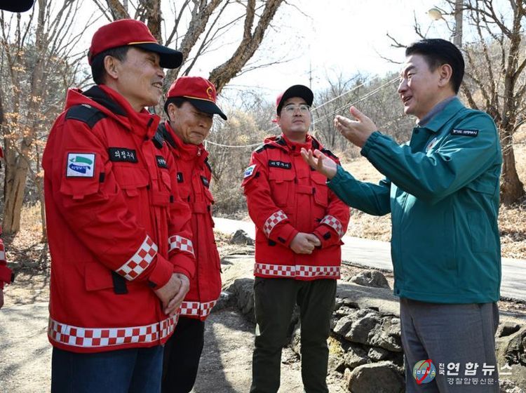 의정부시는 3월 3일 산불 대응 체계를 점검하고, 산불 예방 활동에 대한 현장 점검과 근무자 격려를 실시했다.