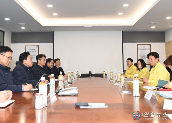 부천시와 GS파워 관계자가 지역 난방비 인하에 대해 논의하고 있다.