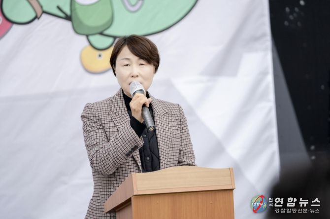 2026년 제2회 용인특례시의회 의장배 스포츠클라이밍 대회 개회식에서 유진선 의장이 대회사를 하고 있다.