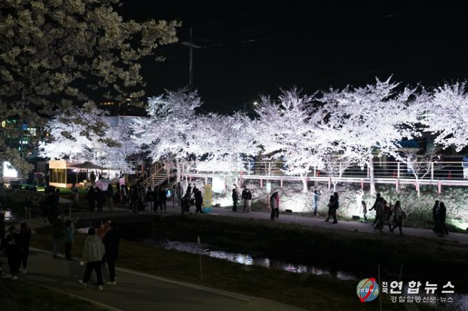 천안시가 4월 한 달간 운영하는 ‘봄꽃향연’ 모바일 스탬프투어의 주요 코스인 원성천