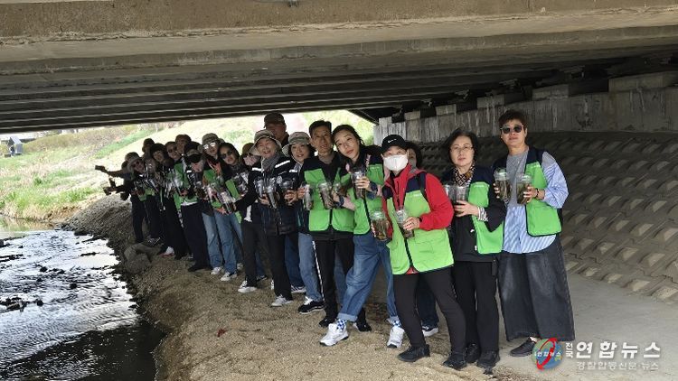 인천서구자원봉사센터, 공촌천서 수생생물 방류 및 환경정화 활동... 함께 살리는 하천