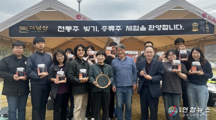 유통지원과 직원들은 지난 6일 6차산업에 대한 이해를 높이기 위해 영주탁주양조장서 막걸리 체험을 진행했다