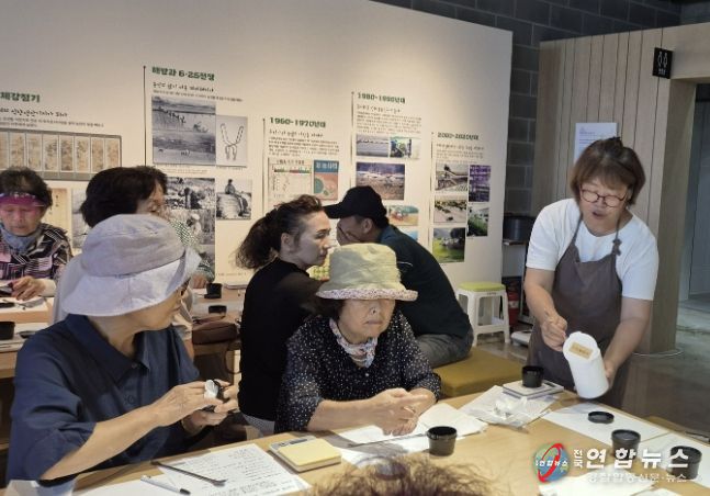 치유프로그램 진행하고 있는 모습(놀샘터농장)